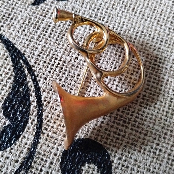 Vintage French Horn Brooch Pin - Picture 8 of 11